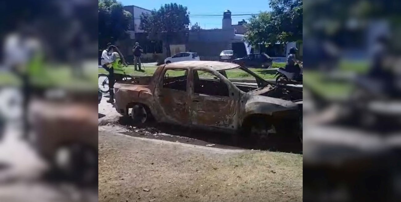 Tuvo nueve días un auto incendiado que no era suyo en la puerta de su casa de Santa Fe