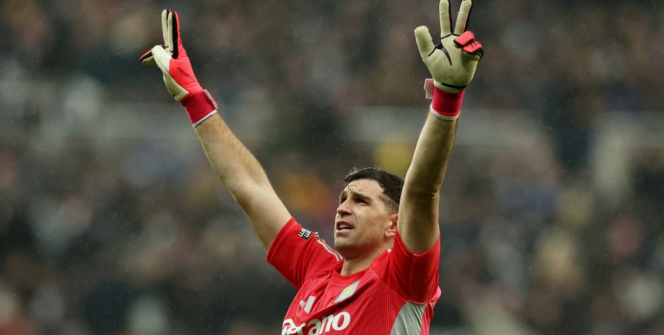 Dibu Martínez, bajo la lupa de la FA: podría recibir una multa por publicidad vinculada a apuestas


