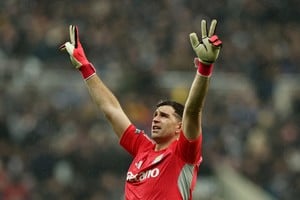 Emiliano Martínez es investigado por la FA por una presunta infracción a reglas de apuestas. Foto: Reuters