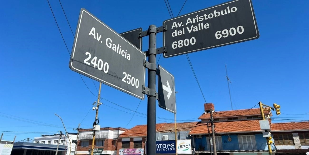 Motochorros golpearon y robaron a un jubilado en Aristóbulo Del Valle y Galicia