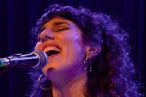 Sujatovich desarrolla su camino personal, luego de colaborar con Fito Páez y mientras integra la banda de Coti Sorokin. Foto: Gentileza Lunas de Marzo