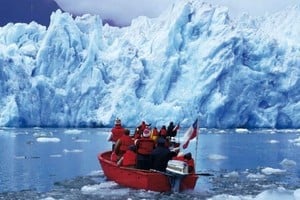 Espectacular derrumbe de hielo en la Patagonia chilena.