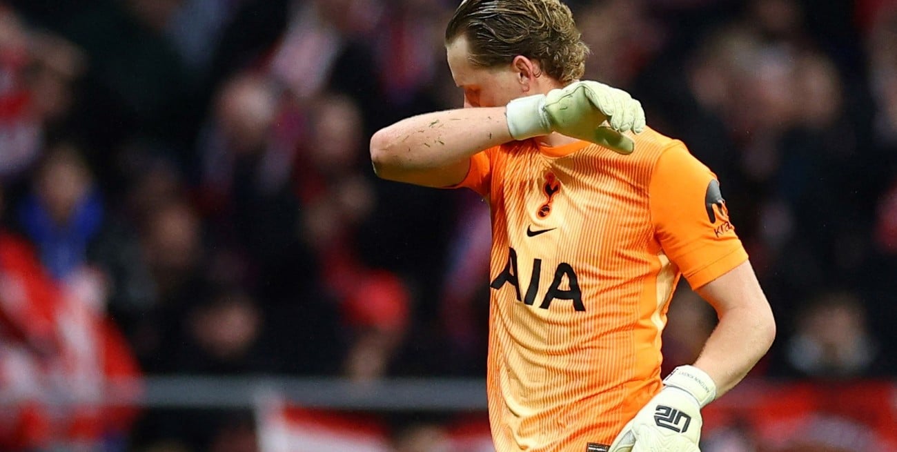 Debut fatal: dos bloopers, 17 minutos en cancha y Kinský salió en el Tottenham ante Atlético de Madrid


