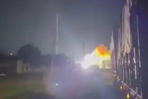 El momento de la explosión del transformador.