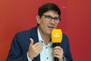 El ministro Goity explicó la regulación del uso del celular. Crédito: Guillermo Di Salvatore.