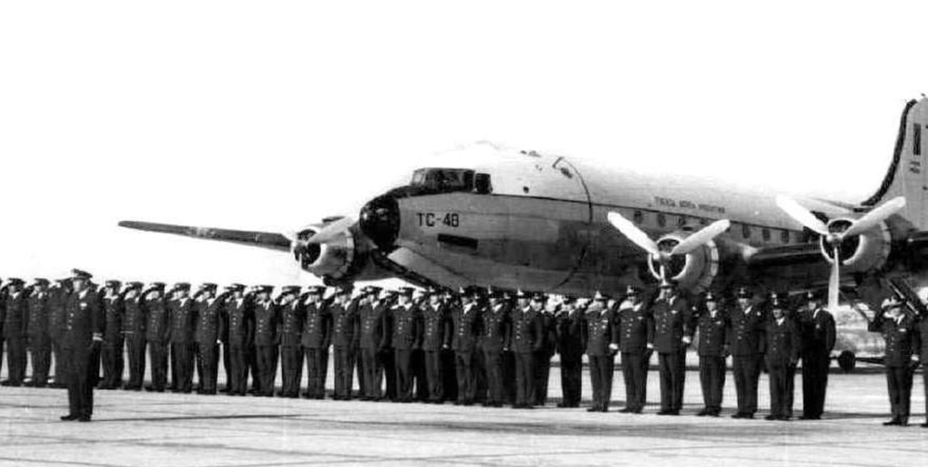 A 60 años de la desaparición del avión TC-48, un nieto rescata la memoria familiar en una muestra
