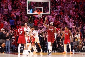 Bam Adebayo superó una marca de Kobe Bryant en la victoria de Miami Heat. Crédito: Reuters.
