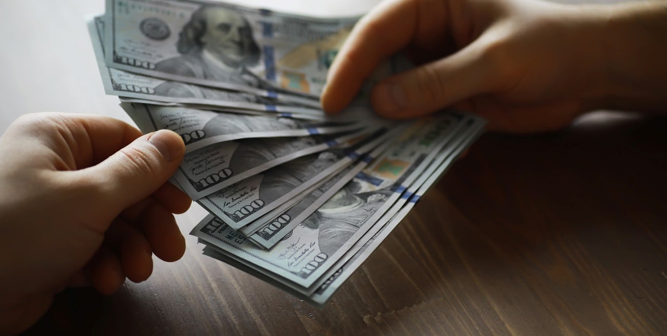 Así cerró el dólar en los bancos argentinos este martes 7 de abril