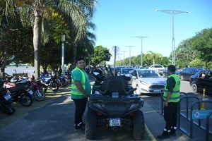 Asistencia a la ciudadanía en el espacio público. Créditos: Manuel Fabatia