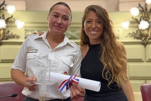 Con 32 años, la bombera voluntaria cuenta con formación en manejo del fuego y medios aéreos.