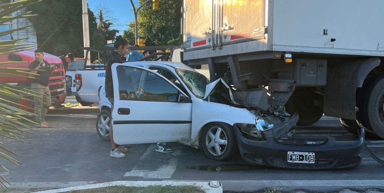Impresionante choque múltiple en la ruta 1; cinco vehículos involucrados y un herido leve