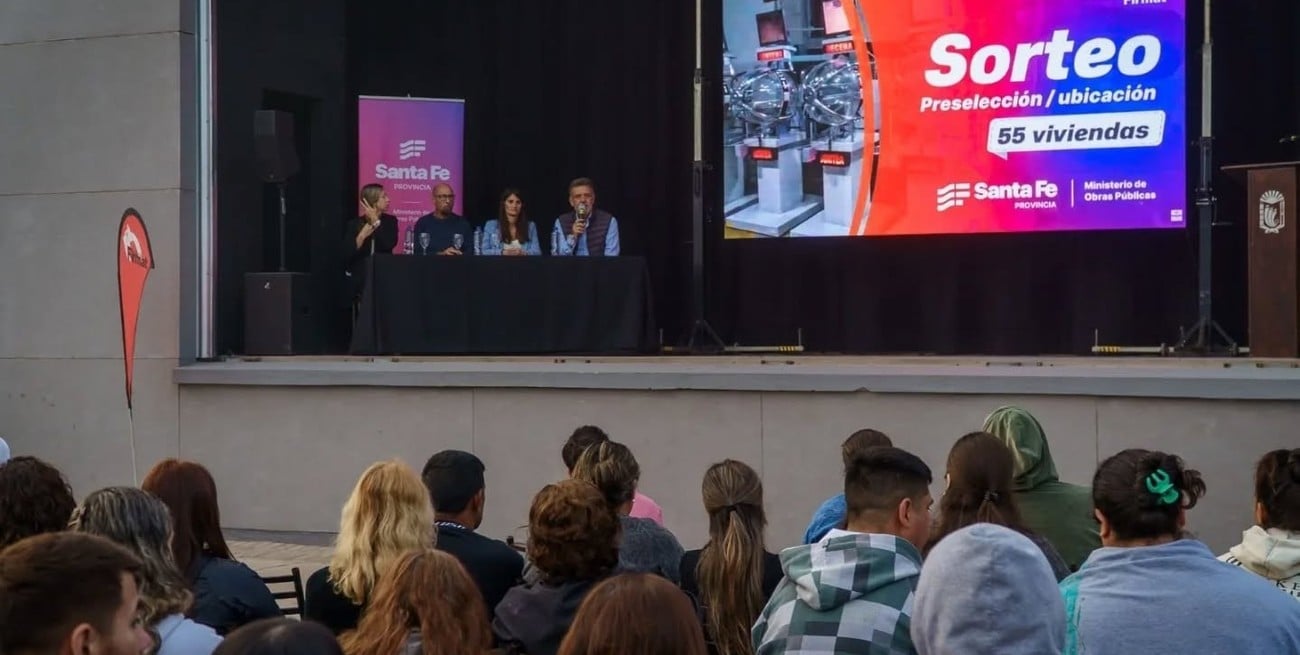 Firmat sorteó 55 viviendas: "Transformamos abandono en esperanza para muchas familias", afirmó Maximino