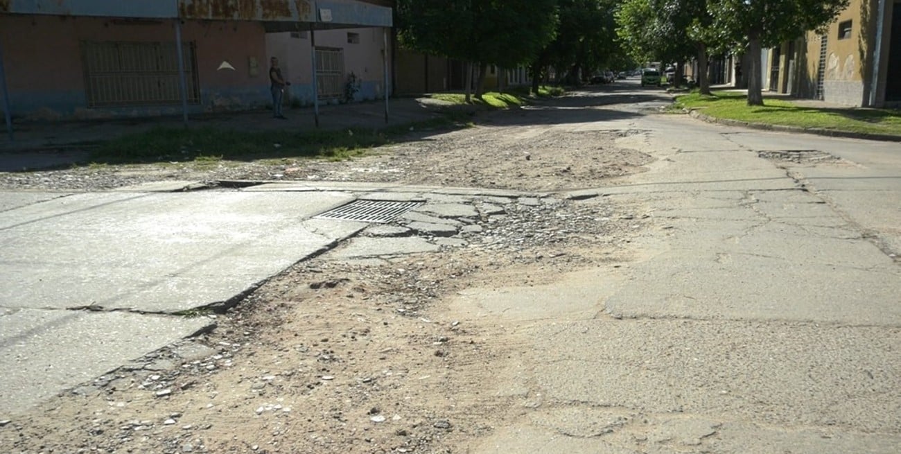 Preocupación en Barranquitas por un hundimiento y grandes baches en la calzada