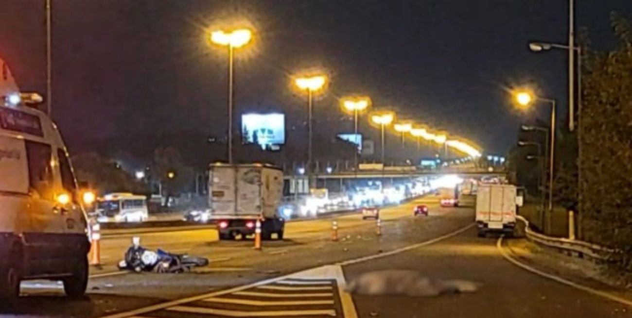 Un motociclista murió tras chocar con un camión en la Panamericana