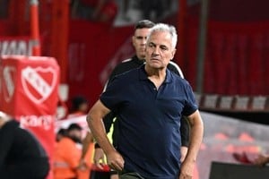 Leo Madelón quedó muy conforme con el equipo, más allá del fastidio por no haber ganado en Avellaneda. Unión mereció largamente la victoria. Foto: Juan Manuel Foglia