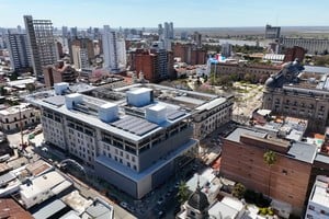 El edificio nuevo quedó en medio de un cruce entre la Corte y los ministerios de Acusación y de la Defensa. Foto: Fernando Nicola