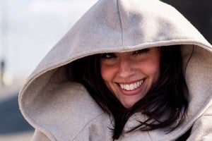 La capucha ayuda a conservar el calor corporal.