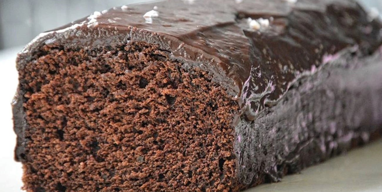 Cómo preparar un budín de chocolate y café húmedo y fácil