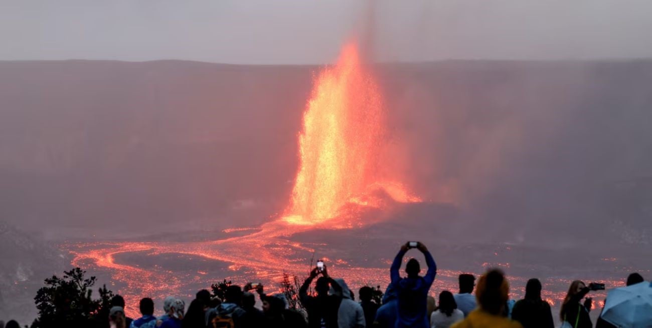 Impactante erupción en Hawái: el volcán Kilauea lanzó lava a más de 400 metros