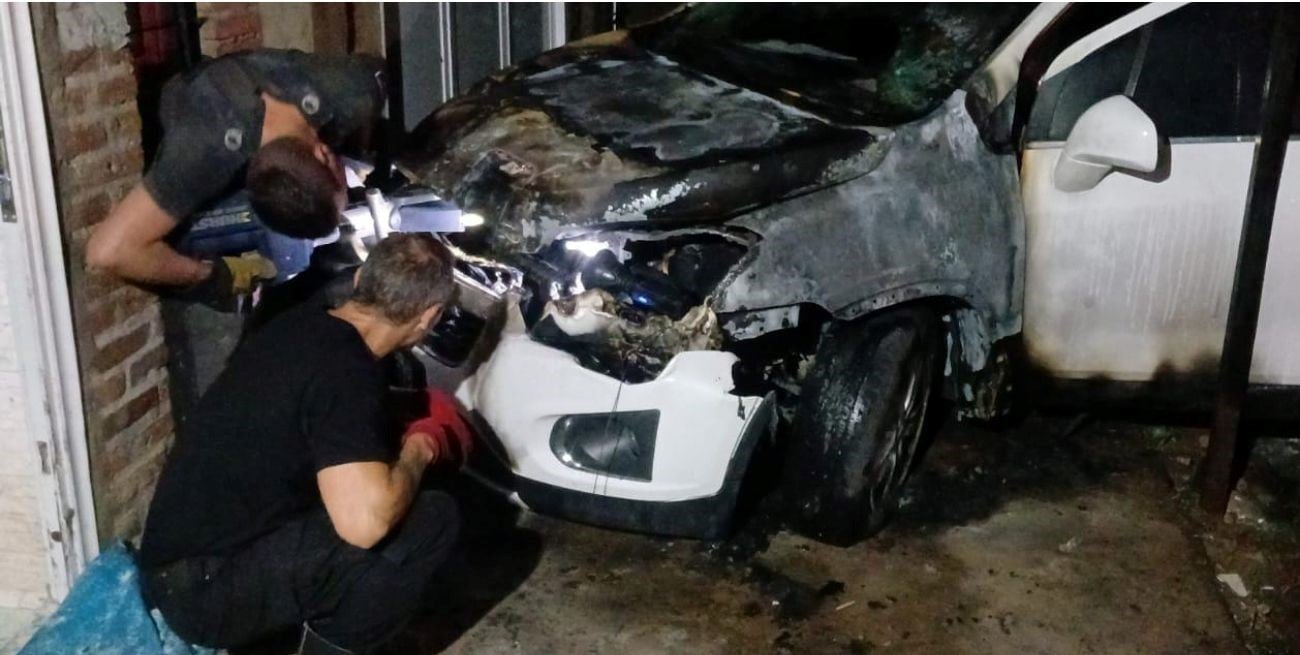 Dos vehículos incendiados en pocas horas en el noroeste de la ciudad