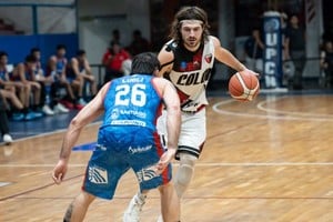 Feder Ponce, una vez más, fue el goleador de Colón. Foto: LNB.