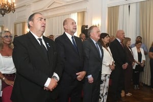 Poletti, Perotti, Michlig, García y Bonfatti en primera fila en el acto de la Corte Suprema de Justicia. Foto: Carolina Nicklison.