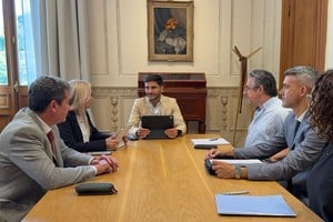 Pullaro y Cococcioni con autoridades del MPA en la sede del gobierno en Rosario. Crédito: Gobierno de Santa Fe