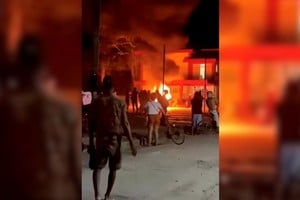 La movilización, que inició de manera pacífica, se tornó violenta cuando las fuerzas de seguridad intentaron dispersar a la multitud.