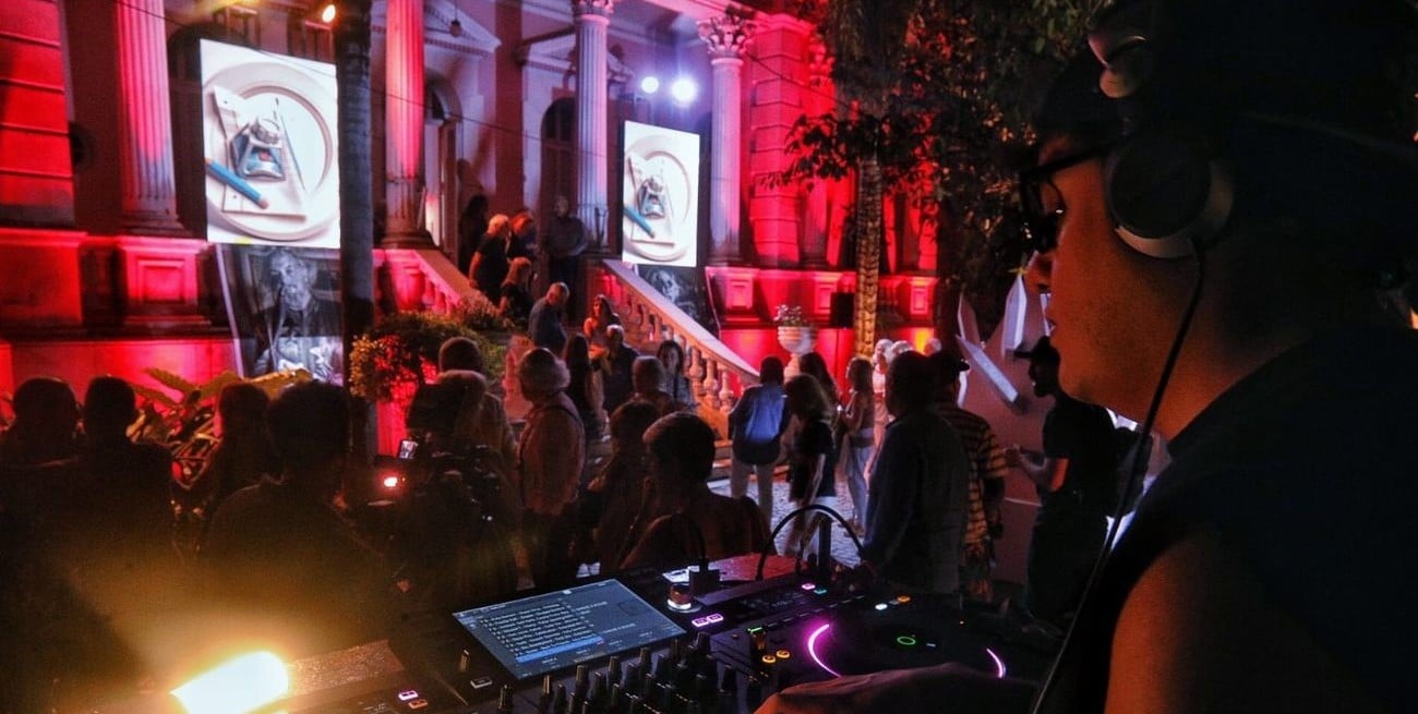 Ricardo Calanchini abrió "One Way", una travesía entre memoria, ciudades y dibujos
