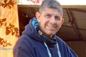 El agente Luis Azabal entró a la casa durante un operativo para buscar a los ladrones.