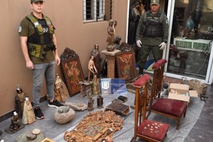 Parte de los objetos encontrados pertenecerían a antiguas instituciones religiosas.