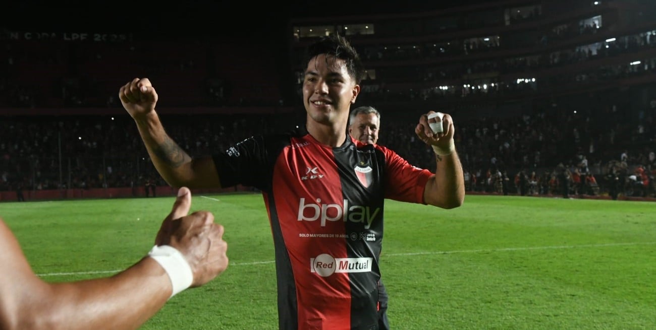 Colón le debe la victoria a Lago: hizo un golazo en un partido duro