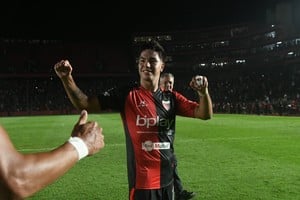 Colón le debe la victoria a Lago. Foto: Carolina Niklison