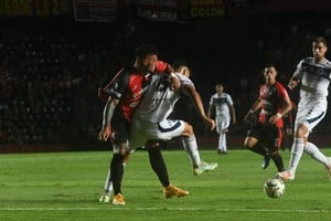 Colón-Acasusso | Primera Nacional - Torneo Nacional | Estadio Brigadier López - Cementerio de Elefantes. Foto: Carolina Niklison