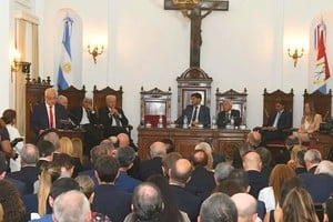 Gutiérrez remarcó el escaso peso presupuestario comparativo del Poder Judicial y lo ajustado de su volumen de personal. Reconocimiento a gobernadores, valoración de los jueces y exhortación a la sociedad. Crédito: Carolina Niklison.