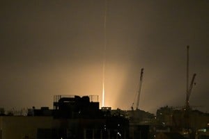 Un misil iraní sobre el cielo de Israel, en continuidad del conflicto bélico en Medio Oriente. Foto: REUTERS / Dylan Martinez.