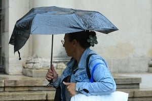 El feriado termina pasado por agua en el norte y se espera que la inestabilidad continúe