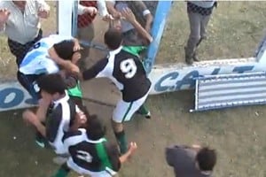 Otra vez los violentos empañaron un encuentro deportivo. Foto ilustrativa