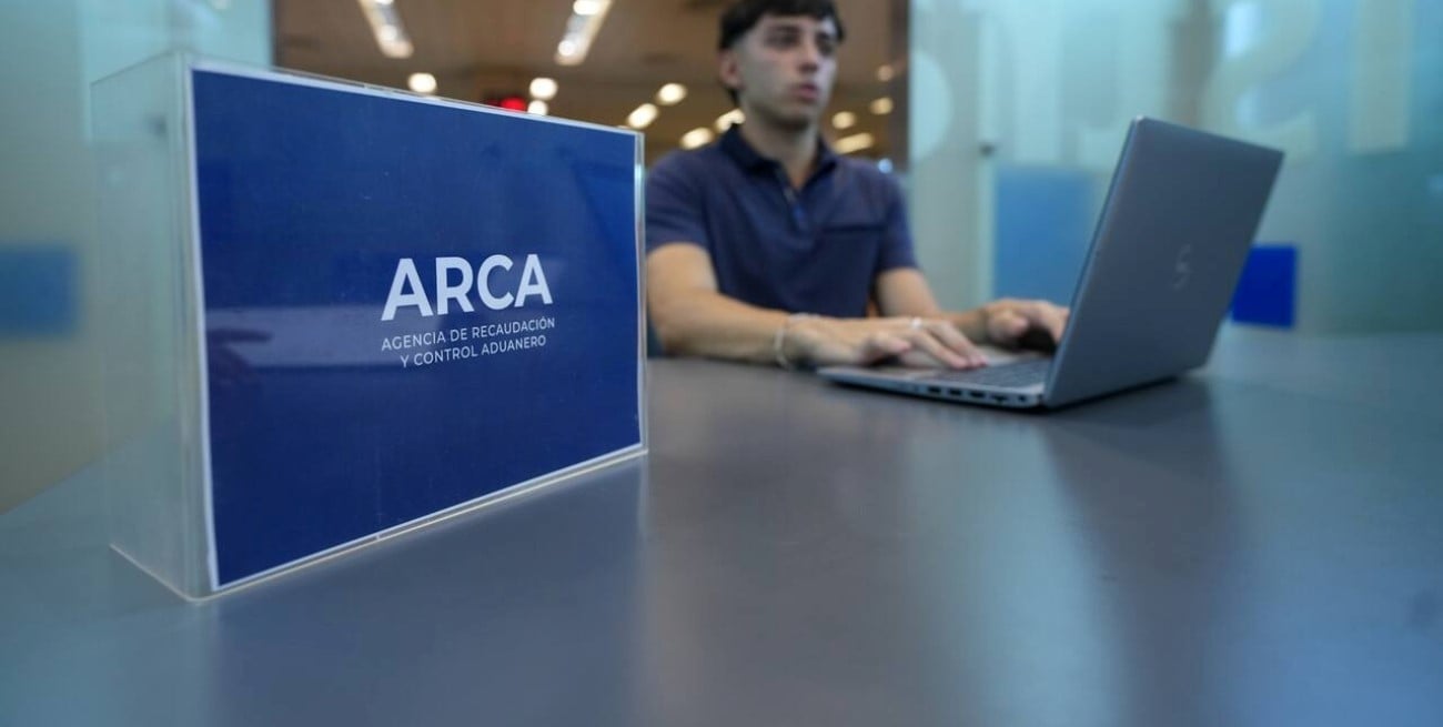 El gobierno celebra el superávit fiscal de febrero, a pesar de siete meses de baja en la recaudación