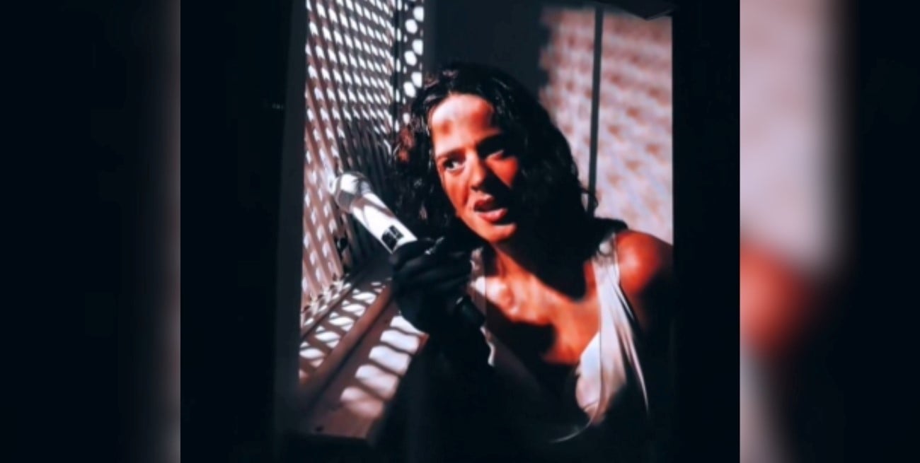 Rosalía revoluciona el inicio del "Lux Tour" con un confesionario en pleno escenario