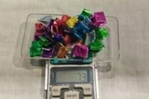 Los "papelitos" de colores con dosis de cocaína. Foto: El Litoral