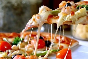 Comieron en una pizzería y terminaron intoxicados.