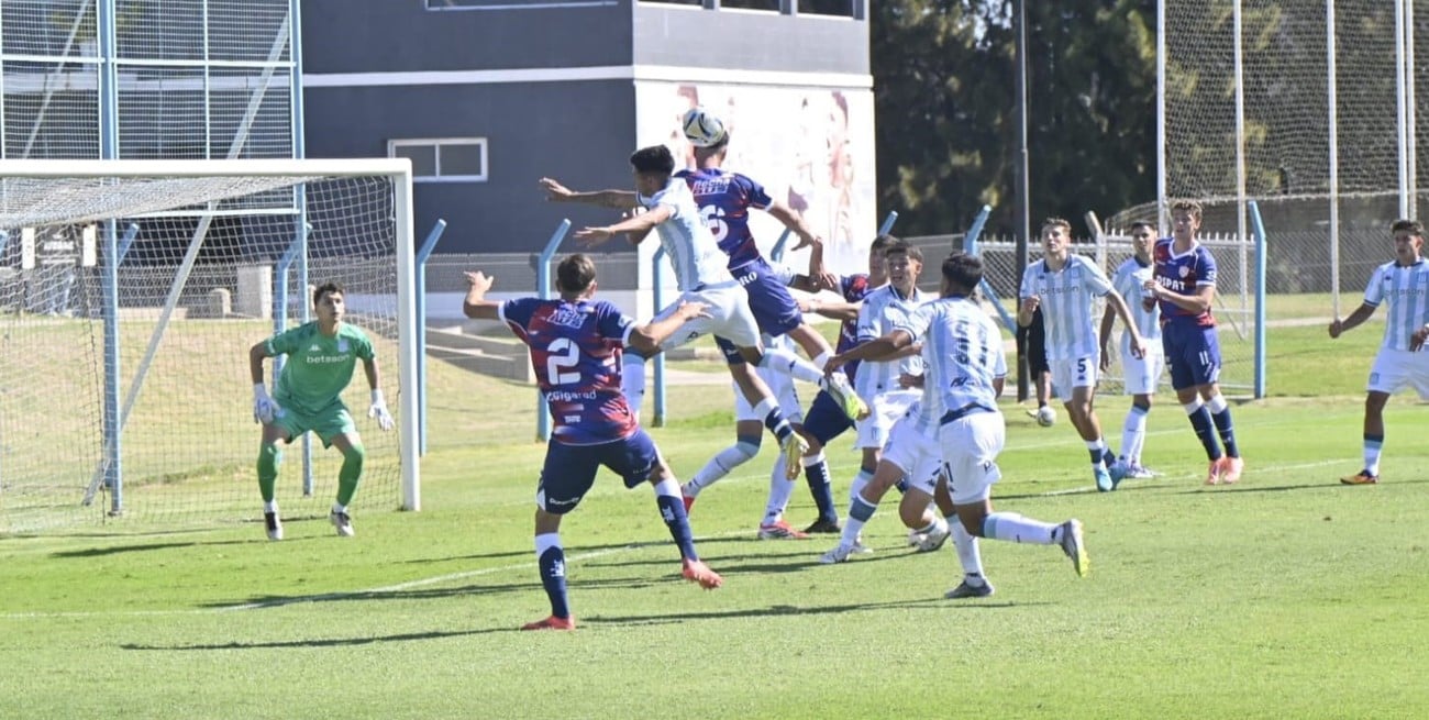 La reserva de Unión rescató una agónico empate en su visita a Racing en Avellaneda