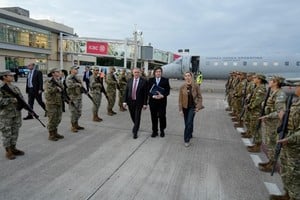 Milei recibido por Jaldo en Tucumán.