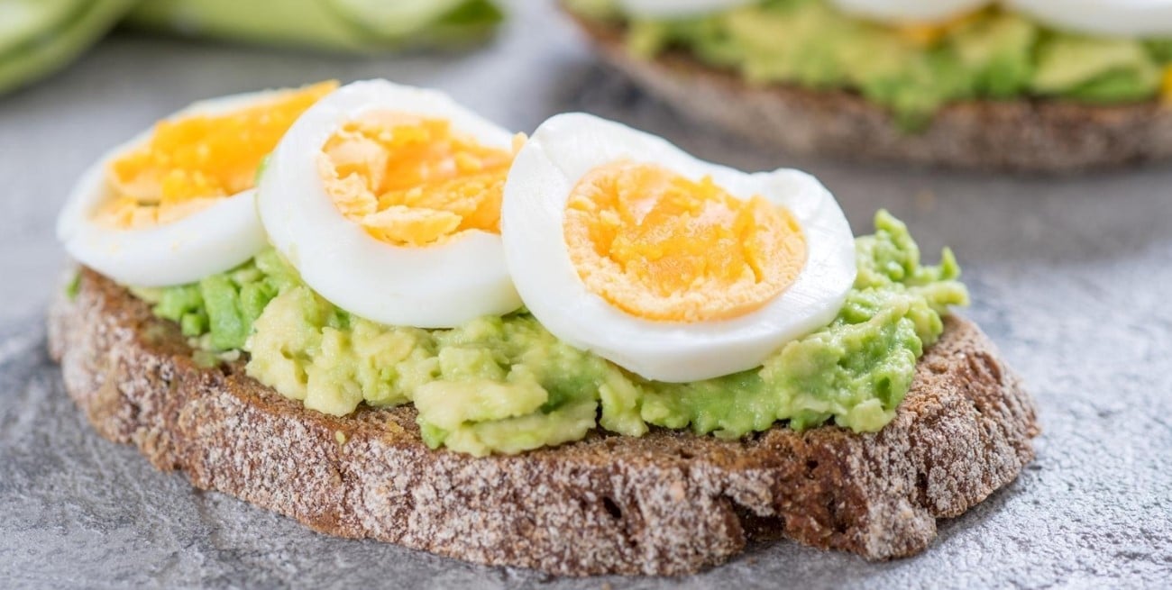 Cómo transformar el huevo en un superdesayuno saludable: ocho alimentos clave