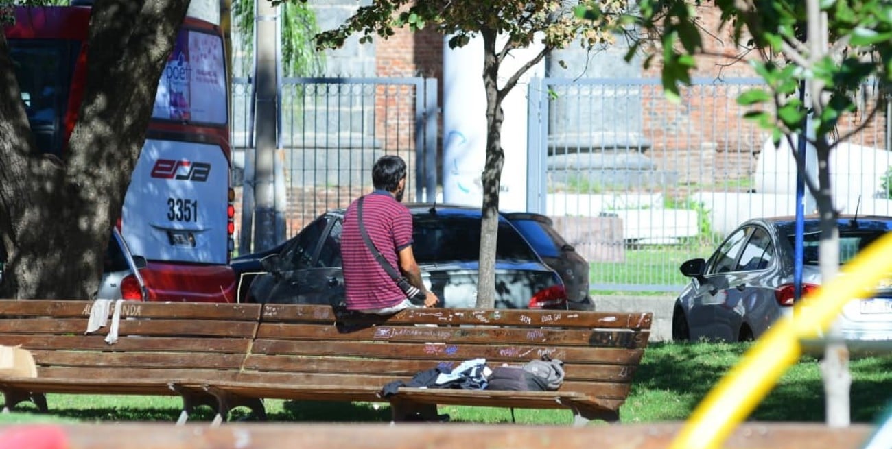 Seisas critica la "romantización" de la marginalidad y recuerda que "te cuido el coche" no es trabajar