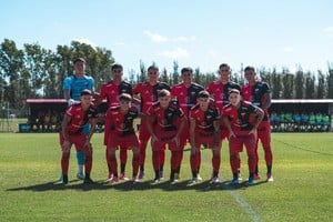 Los 11 de Colón que sumaron el primer triunfo de 2026. Foto: Prensa Colón.