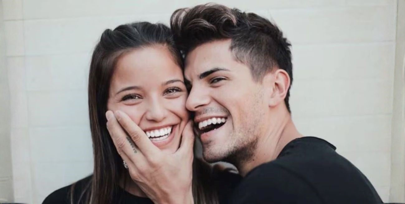 Se filtran fotos de "alto voltaje" de Emilia Mernes y Fer Vázquez en medio de una crisis mediática