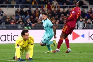 Santiago Castro marcó el tercer gol de Bologna en el Olímpico. Foto: Reuters