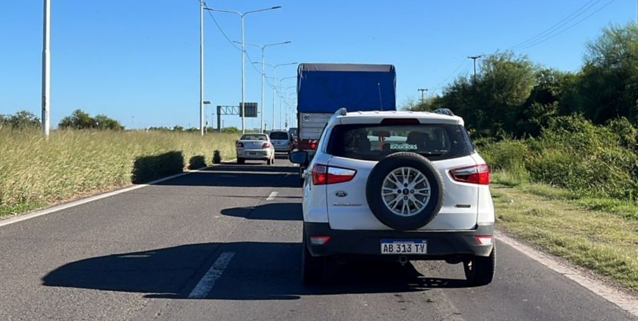 Caos de tránsito en Santa Fe: fuertes demoras en los accesos por autopista, ruta 11 y Puente Carretero
